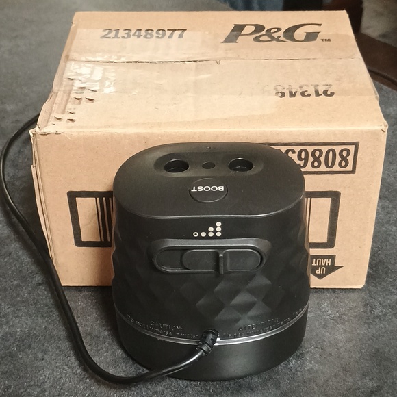 Febreze Black Plug-In Scent Diffuser - Picture 2 of 10